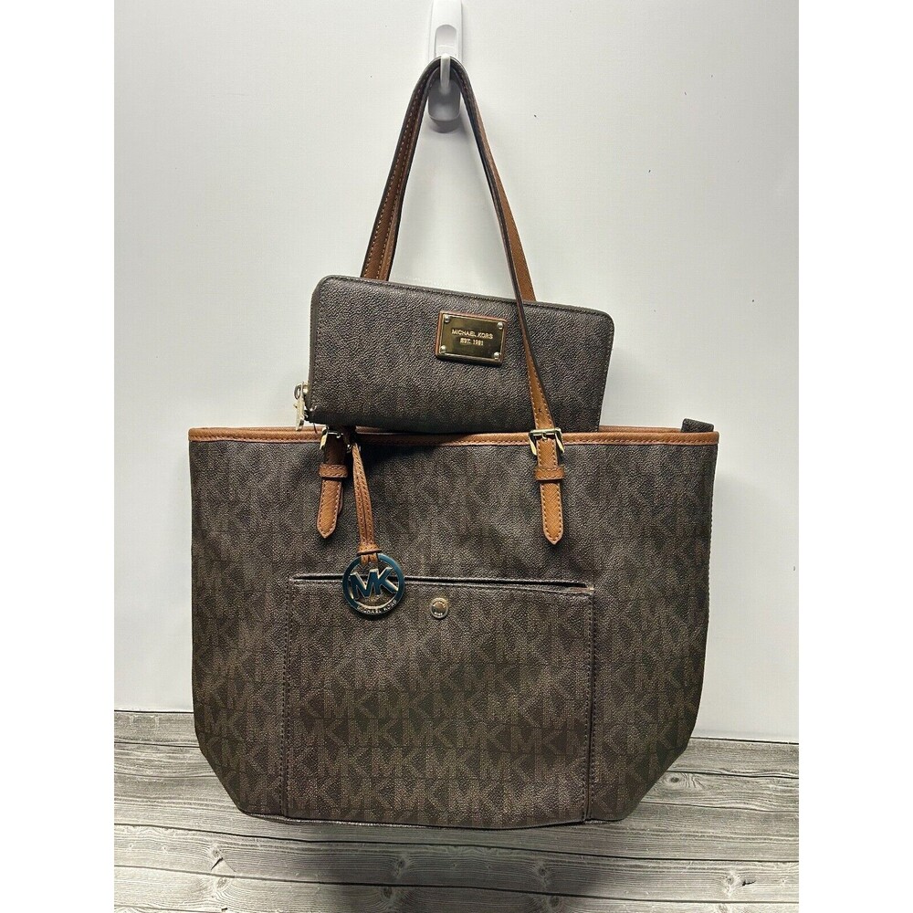 Michael Kors Signature leather Shoulder Handbag & Wallet